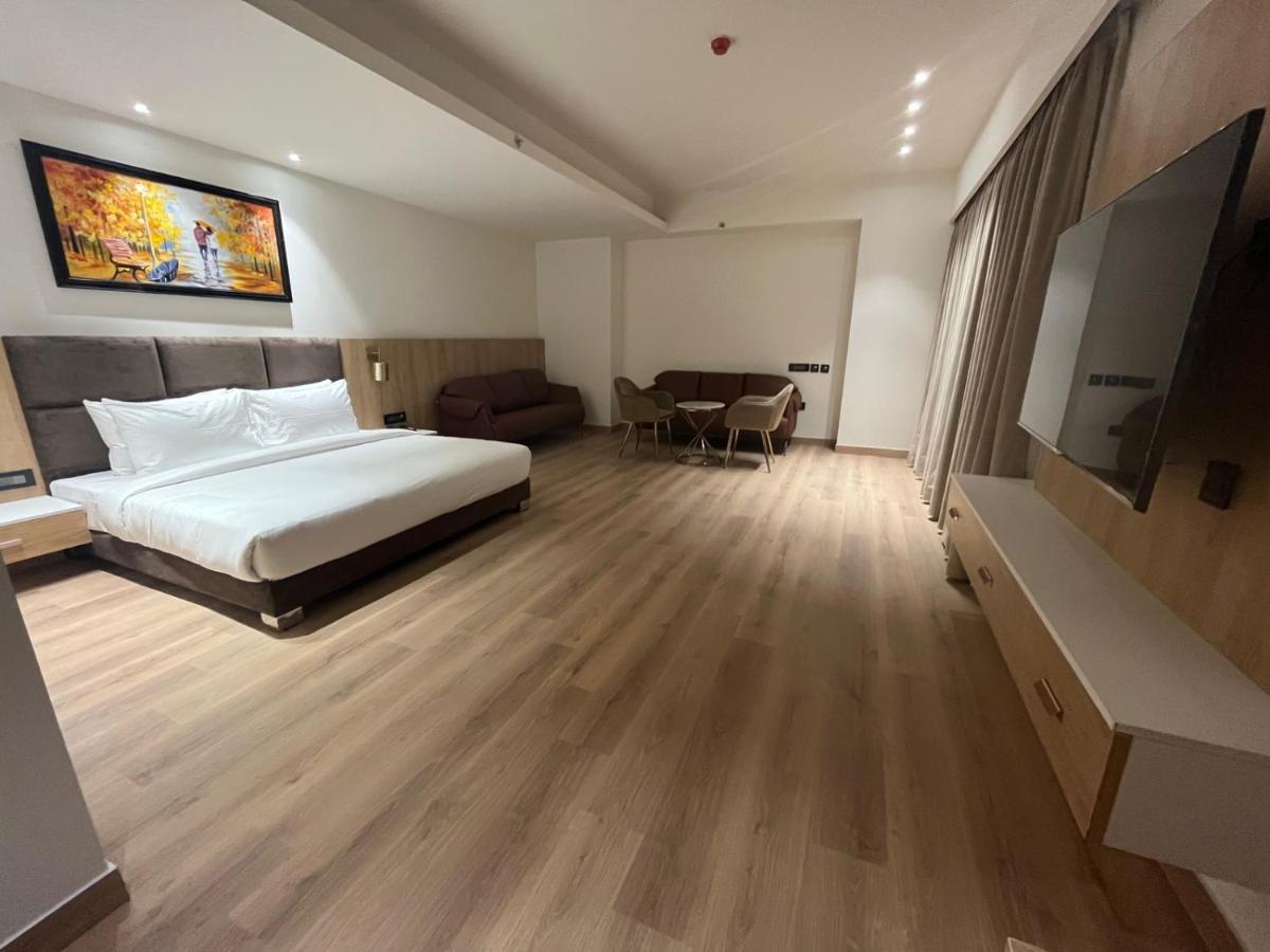 Dayal Gateway Hotell Lucknow Exteriör bild