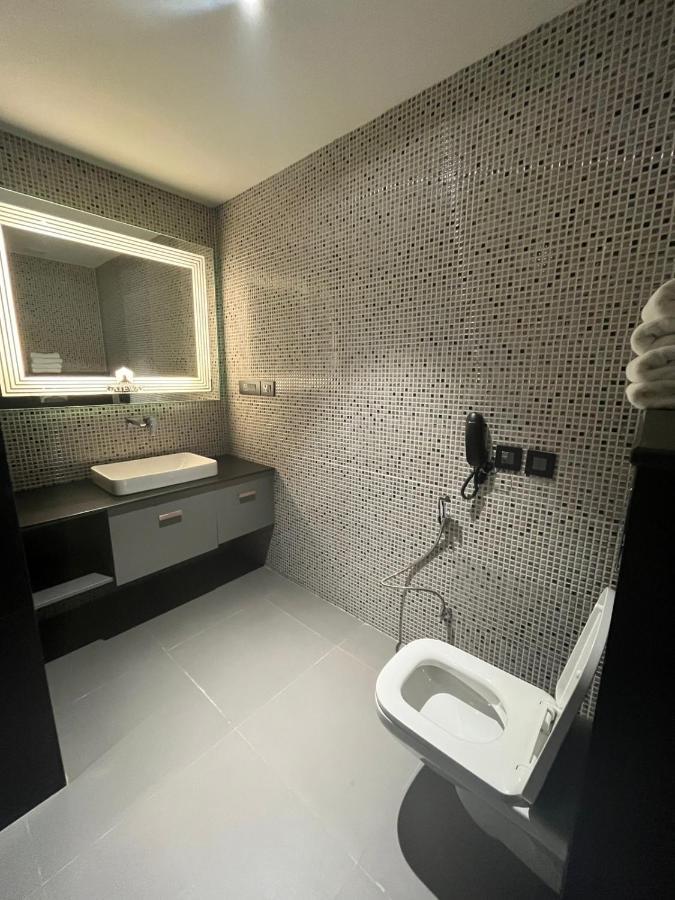 Dayal Gateway Hotell Lucknow Exteriör bild