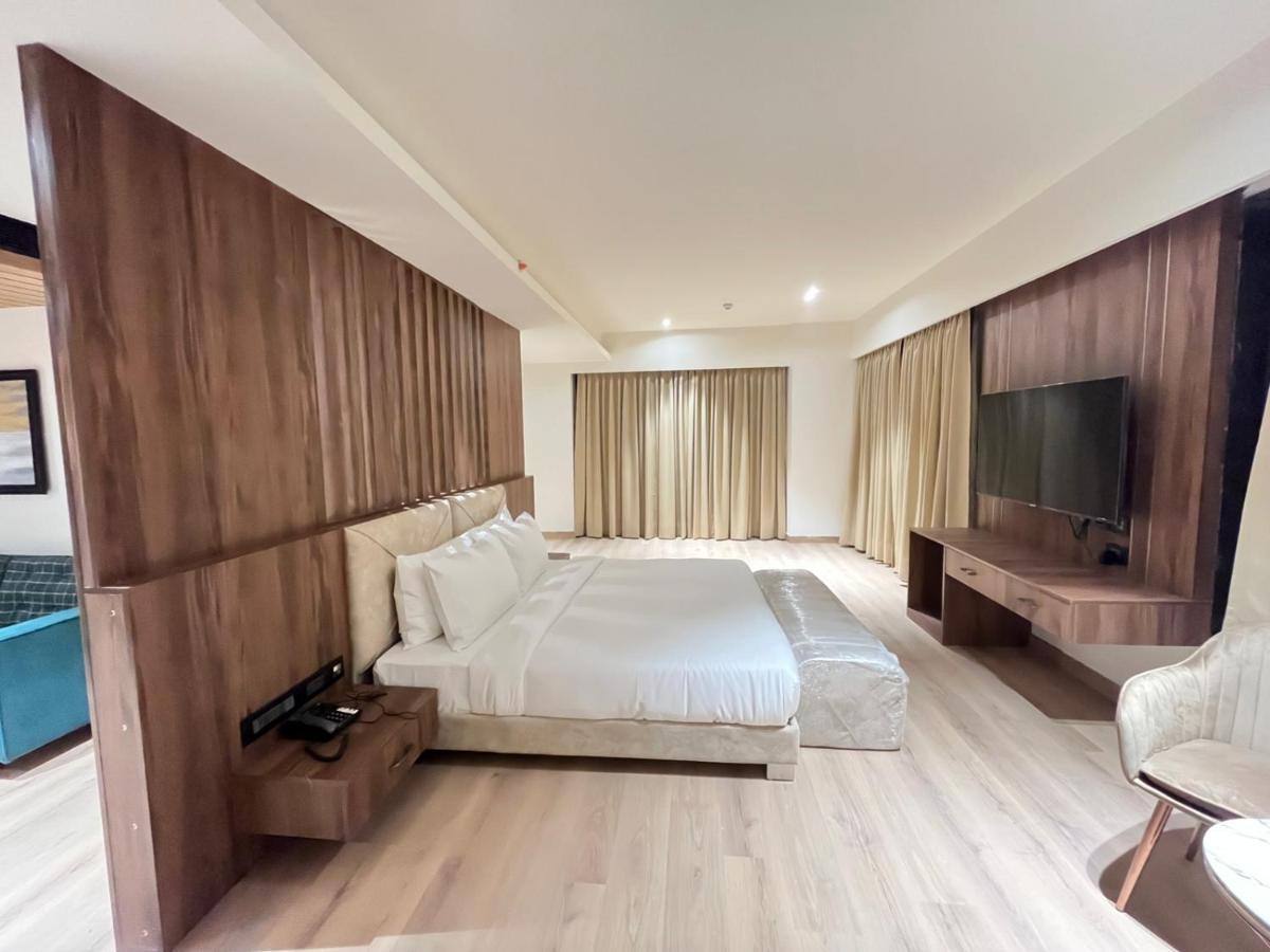 Dayal Gateway Hotell Lucknow Exteriör bild