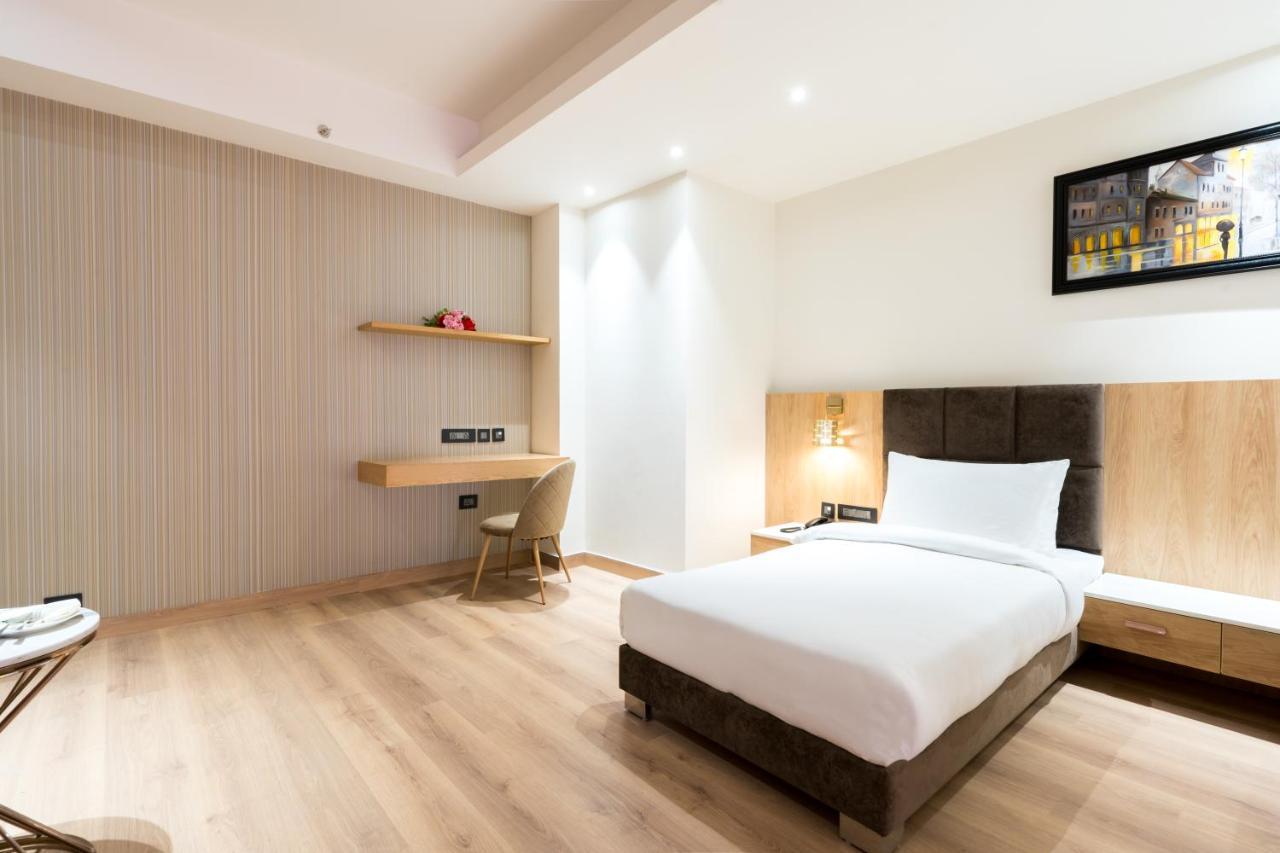Dayal Gateway Hotell Lucknow Exteriör bild