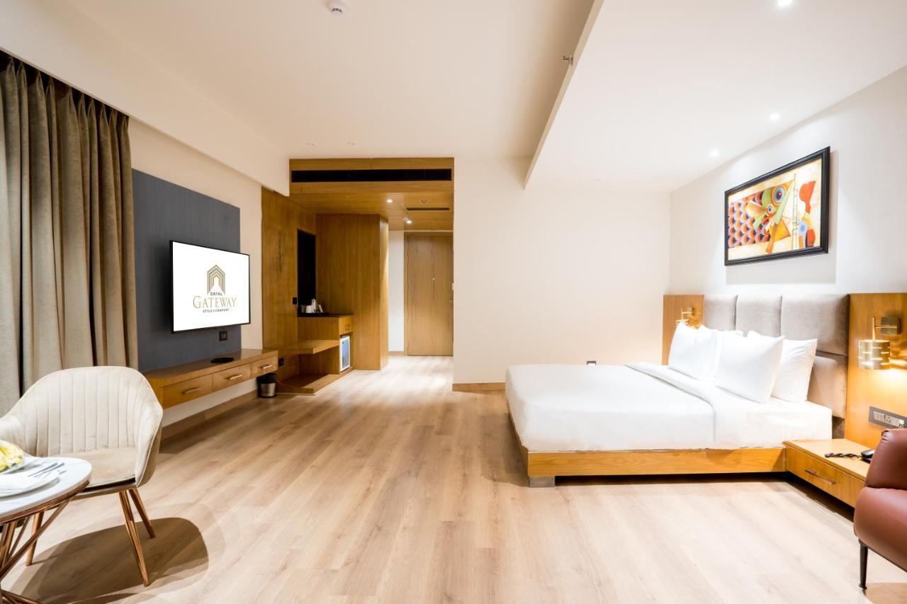 Dayal Gateway Hotell Lucknow Exteriör bild